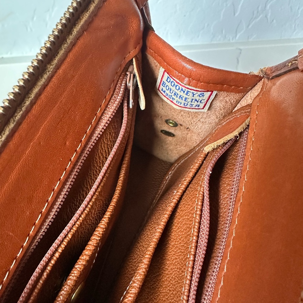 Vintage Dooney & Bourke Tan Crossbody Bag with Pebbled Leather-Made in USA - Picture 9 of 11